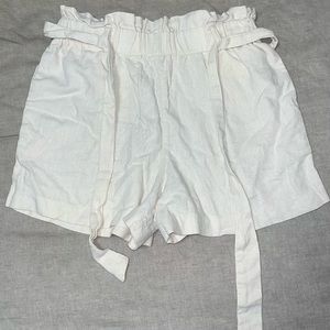 Boutique cream tie shorts size: medium